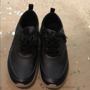 Like-new Nike Air Max Thea